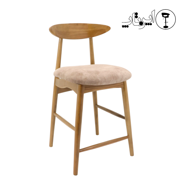 صندلی اپن چوبی وان با پایه‌های چوب راش روشن و نشیمن مخملی کرم-بژ از برند اپن تاپ.